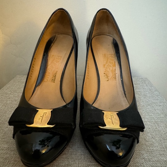 Salvatore Ferragamo Black Patent leather Bow High Heel Pumps 7.5 - Picture 7 of 10